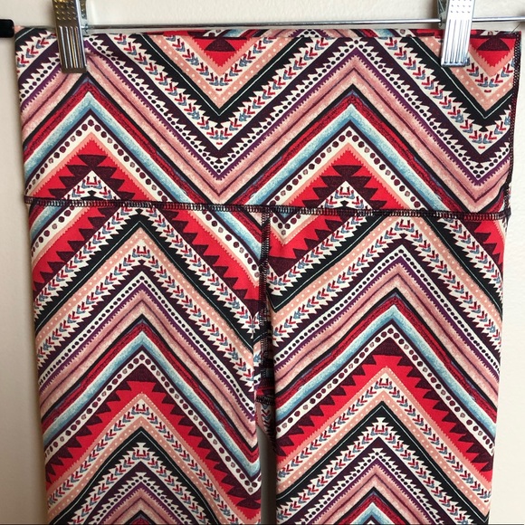 Aerie Pink Chevron Workout Leggings, Medium - Picture 3 of 6